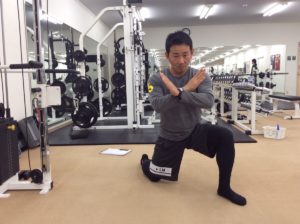 両膝立ちと片膝立ちを使い分けろ エクササイズのポジションで広がる選択肢 弘田雄士オフィシャルサイト Be